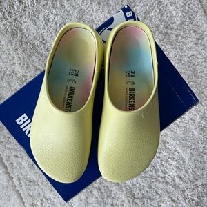 BIRKENSTOCK CLOGS